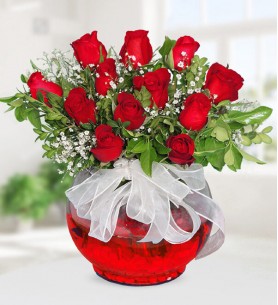 RED ROSES & VASE